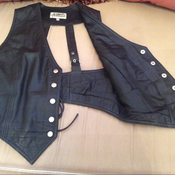 100% Leather Vest - Picture 6 of 8